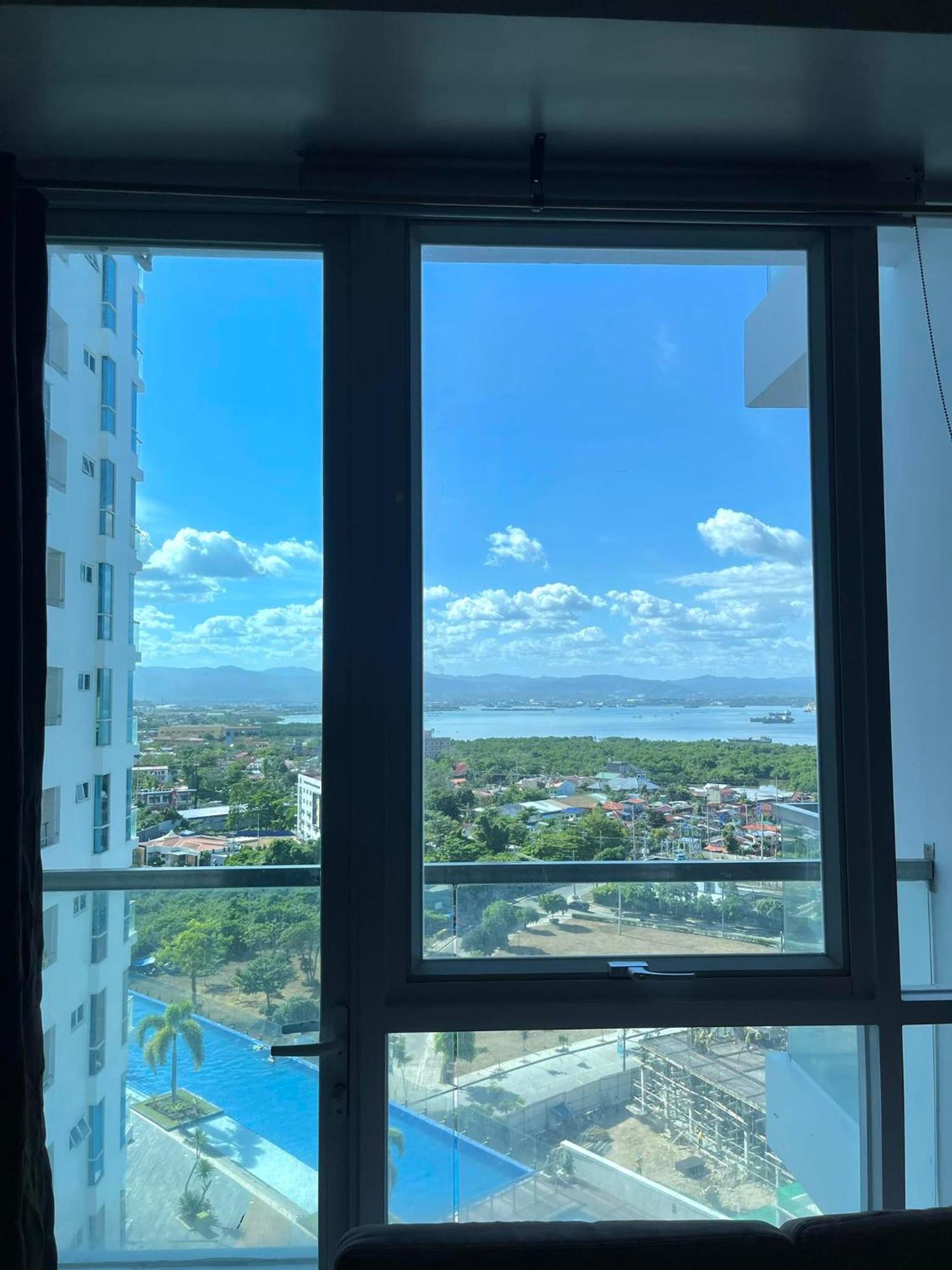 Mactan Newtown Condo With Pool Access Lapu-Lapu City Bagian luar foto